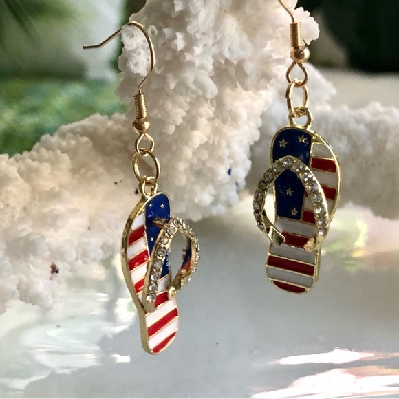 NIP! 🇺🇸Red White Blue Stripe American Flag FLIP FLOP Earrings - Picture 1 of 5